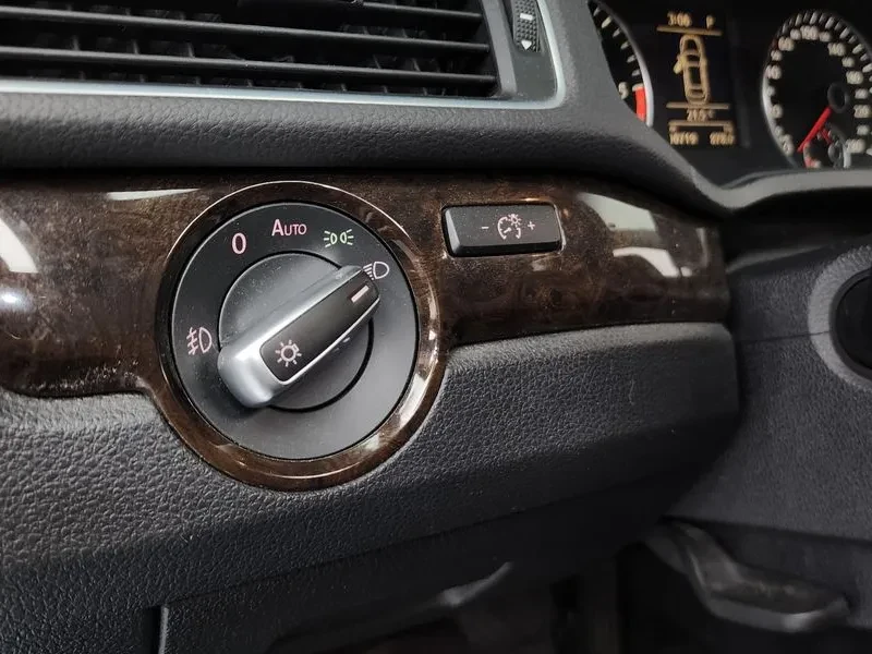 VW Passat 2.0 TDI, снимка 14 - Автомобили и джипове - 54298616