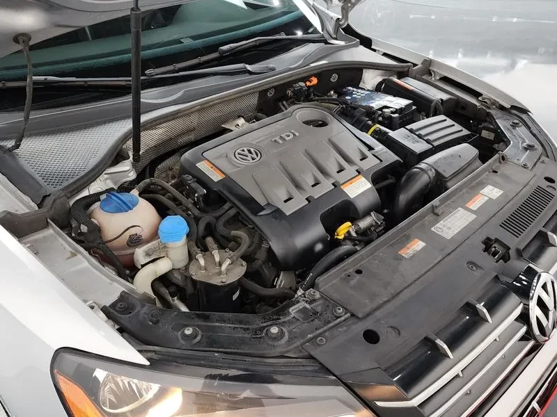 VW Passat 2.0 TDI, снимка 6 - Автомобили и джипове - 54298616