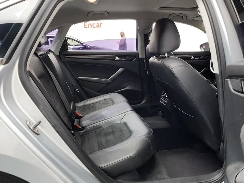 VW Passat 2.0 TDI, снимка 12 - Автомобили и джипове - 54298616