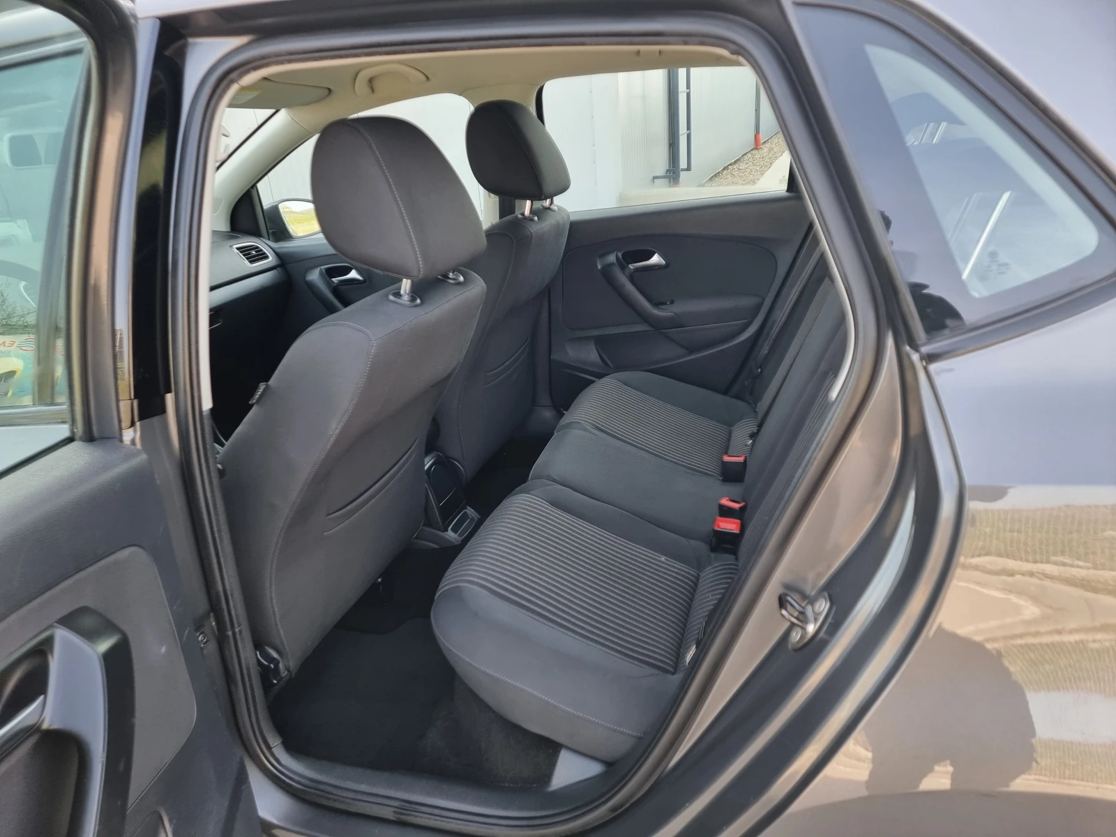 VW Polo 1.4i Avtomatik - изображение 9