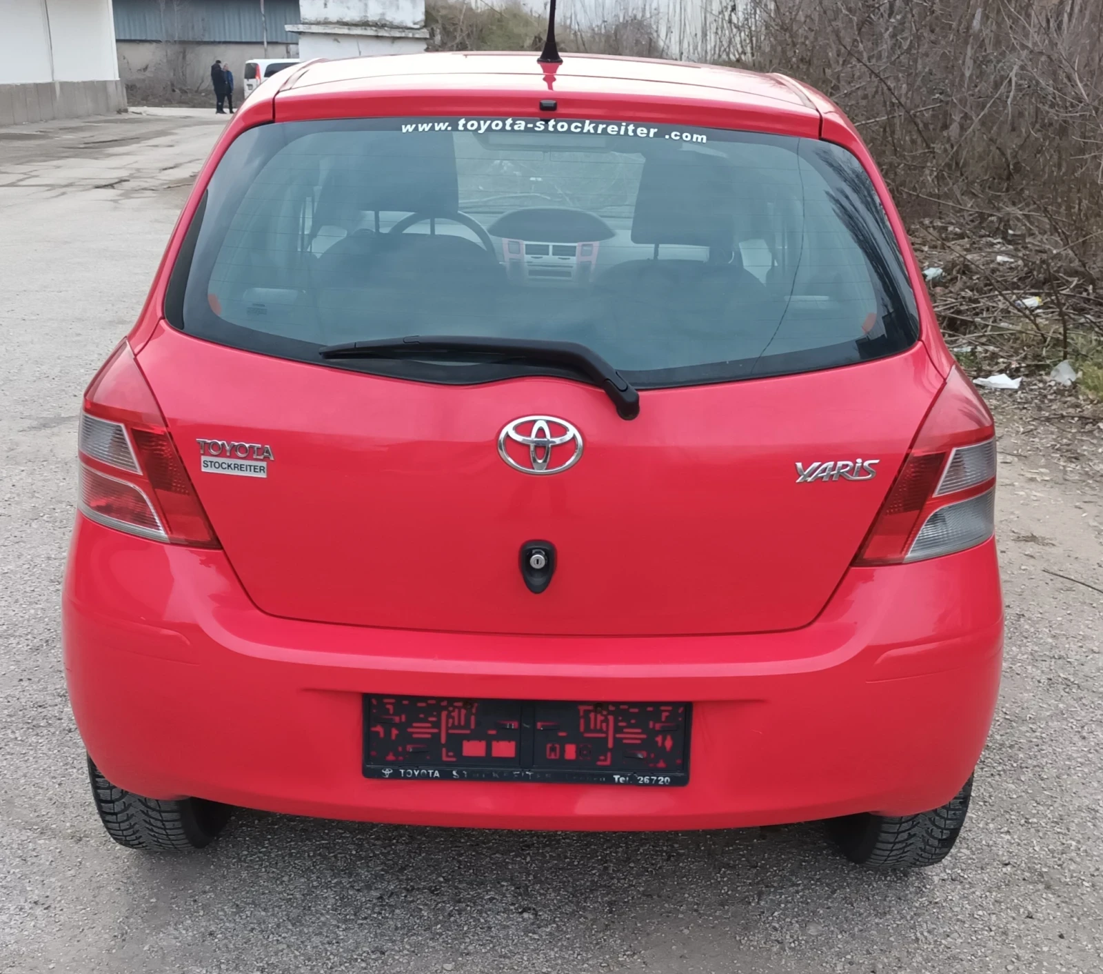 Toyota Yaris 1.0 VVT-I - изображение 2