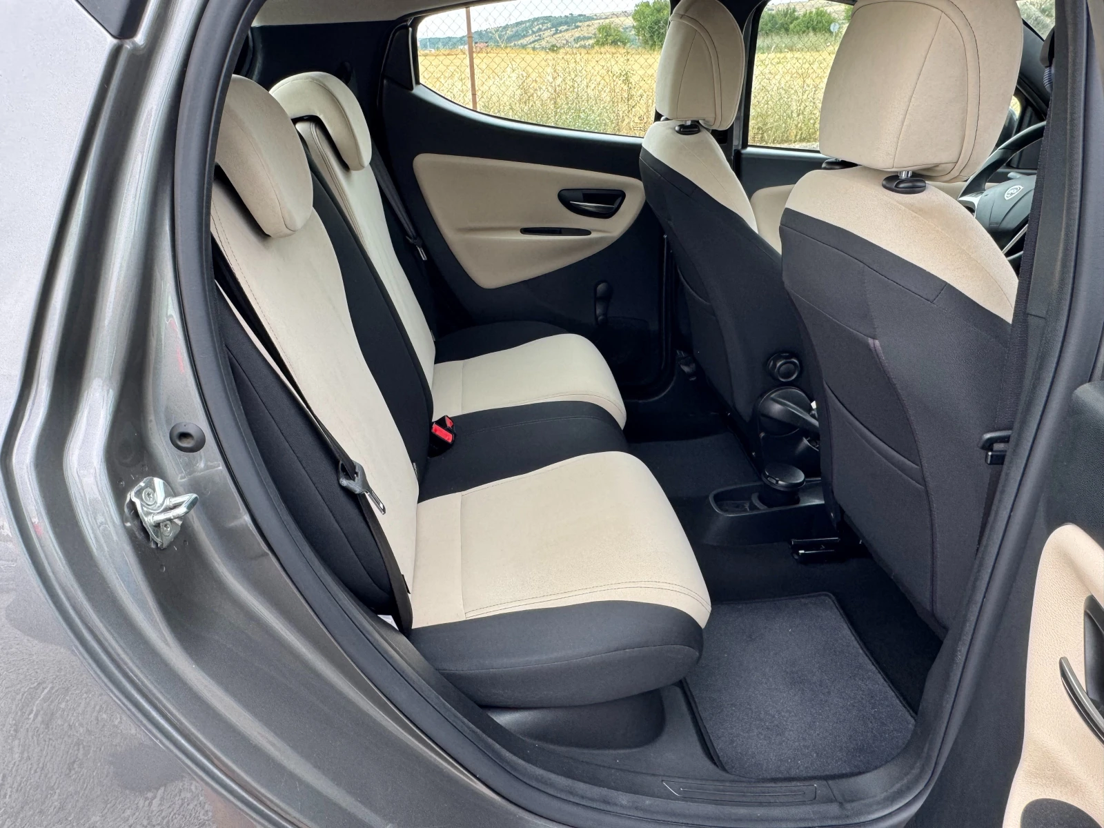 Lancia Ypsilon 1.3 Multijet 95 к.с. 92000 км. - изображение 9