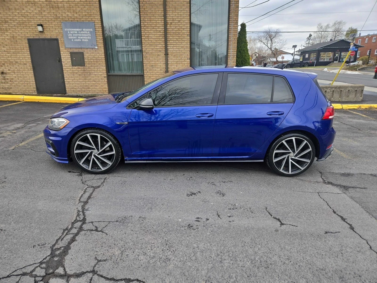 VW Golf R CARFAX    | Mobile.bg   2
