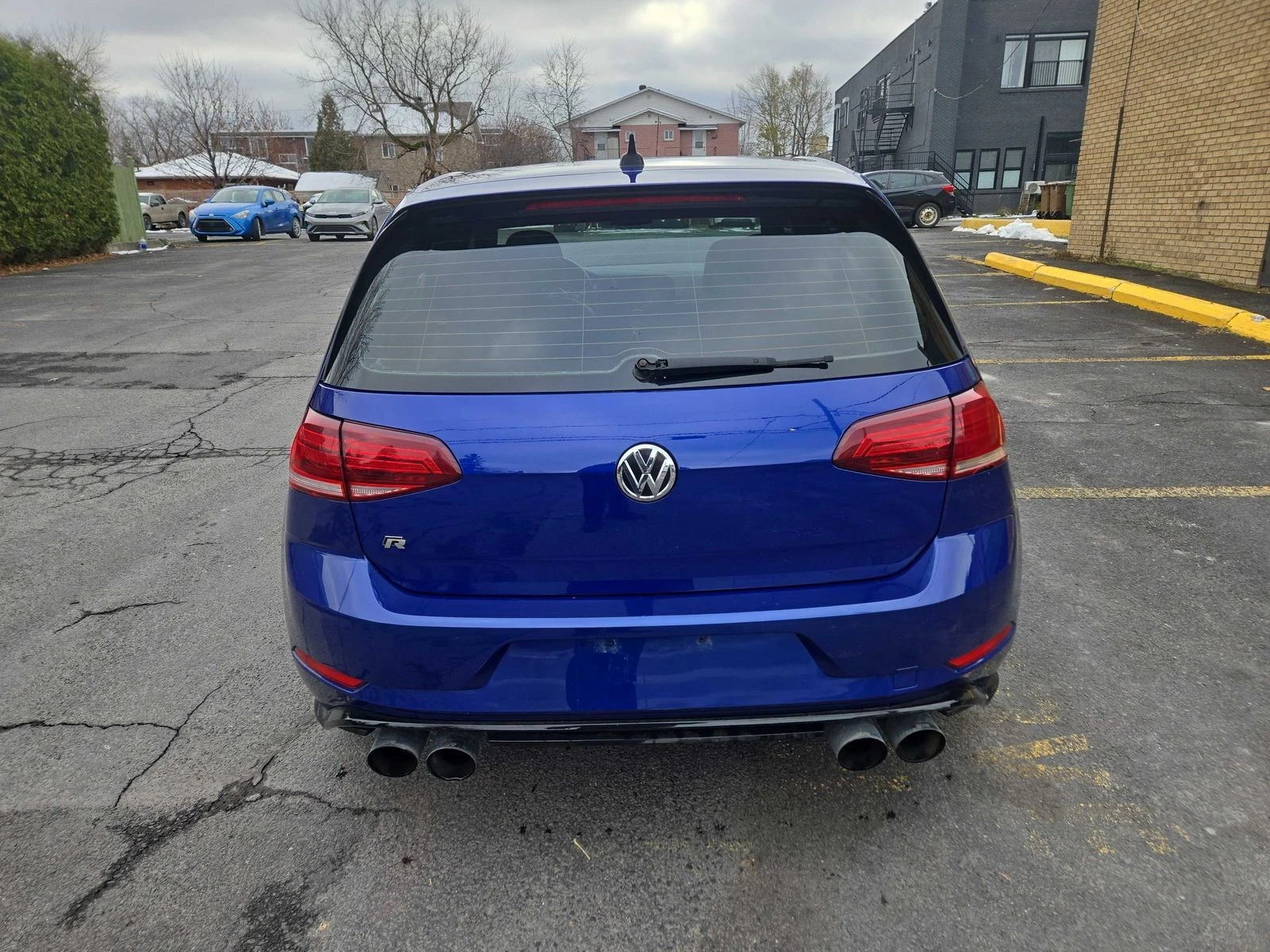 VW Golf R CARFAX    | Mobile.bg   4