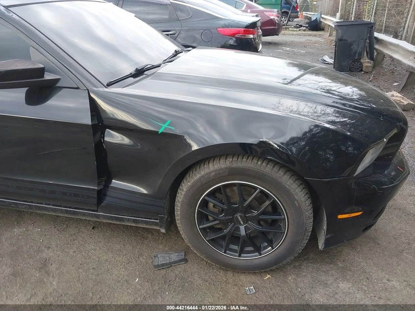 Ford Mustang V6 Premium - изображение 6