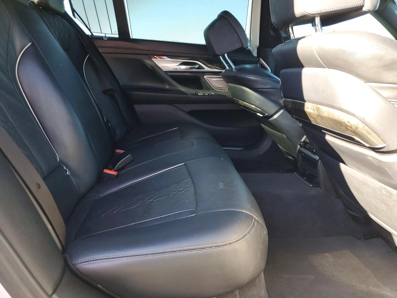 BMW 750 HARMAN KARDON* ОБДУХ* PANO* , снимка 11 - Автомобили и джипове - 53825700