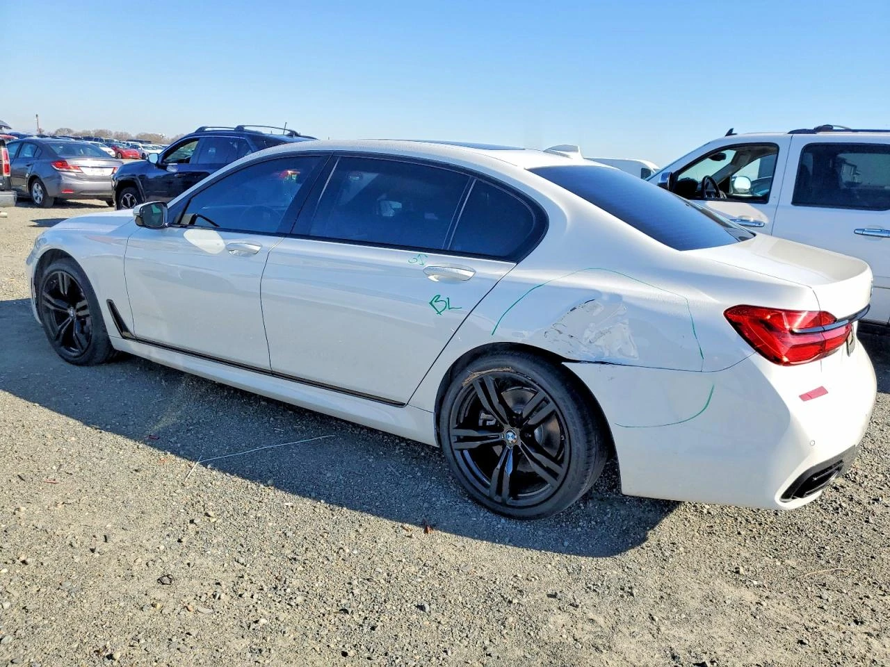 BMW 750 HARMAN KARDON* ОБДУХ* PANO* , снимка 2 - Автомобили и джипове - 53825700