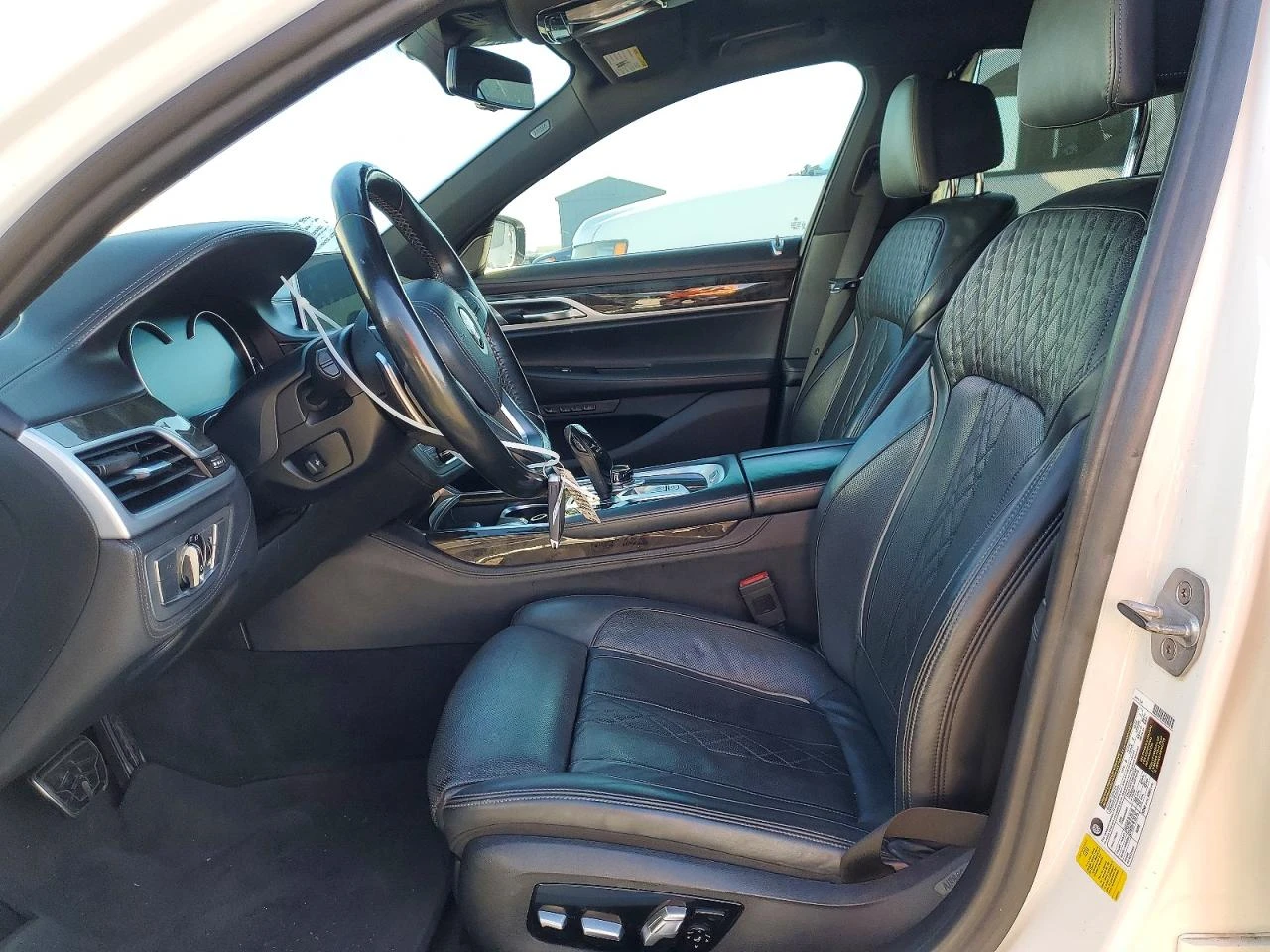 BMW 750 HARMAN KARDON* ОБДУХ* PANO* , снимка 7 - Автомобили и джипове - 53825700