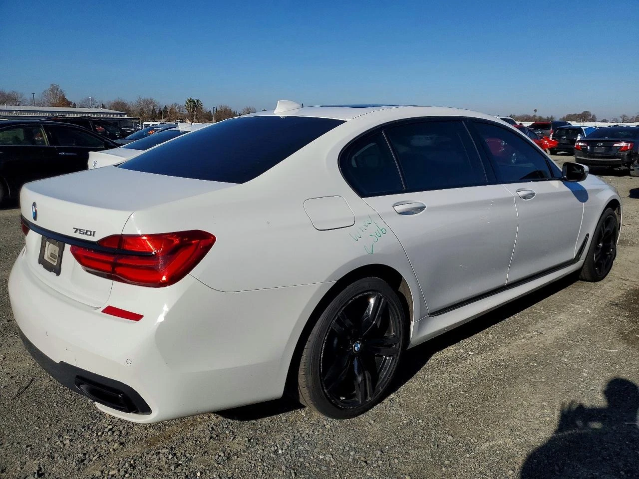 BMW 750 HARMAN KARDON* ОБДУХ* PANO* , снимка 3 - Автомобили и джипове - 53825700