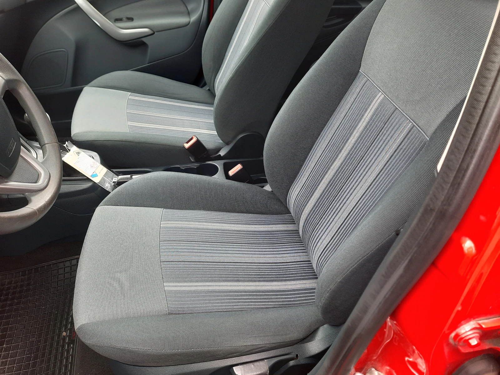 Ford Fiesta 1.25i, снимка 9 - Автомобили и джипове - 54090958