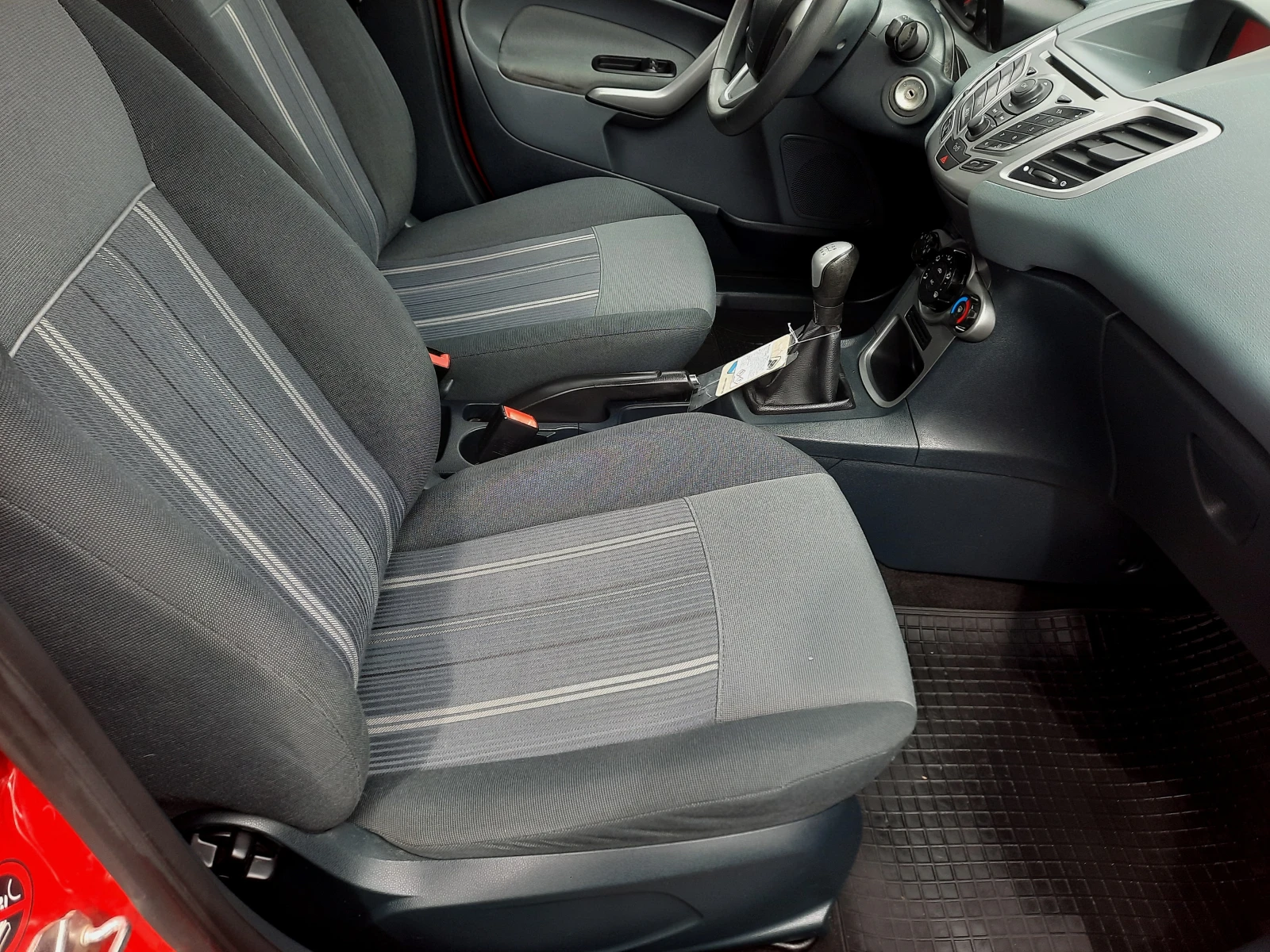 Ford Fiesta 1.25i, снимка 10 - Автомобили и джипове - 54090958