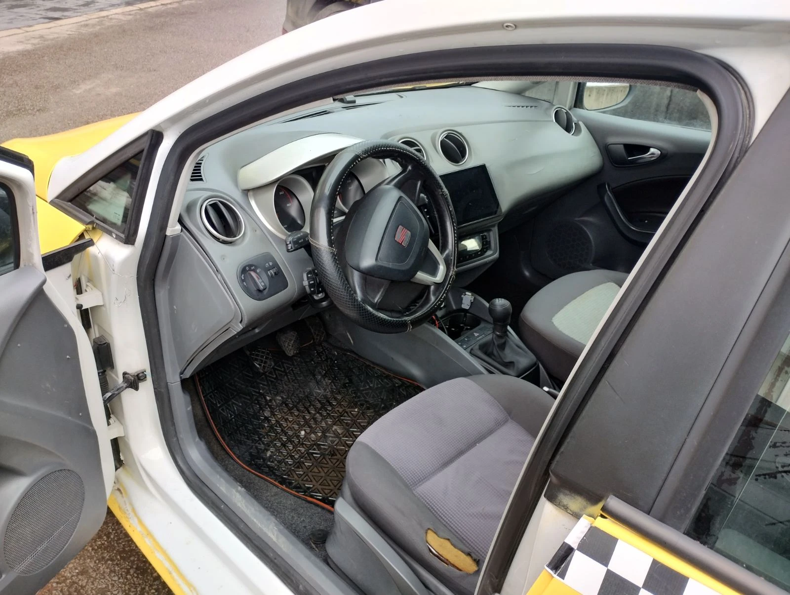 Seat Ibiza 1.4 tdi, снимка 6 - Автомобили и джипове - 54358383