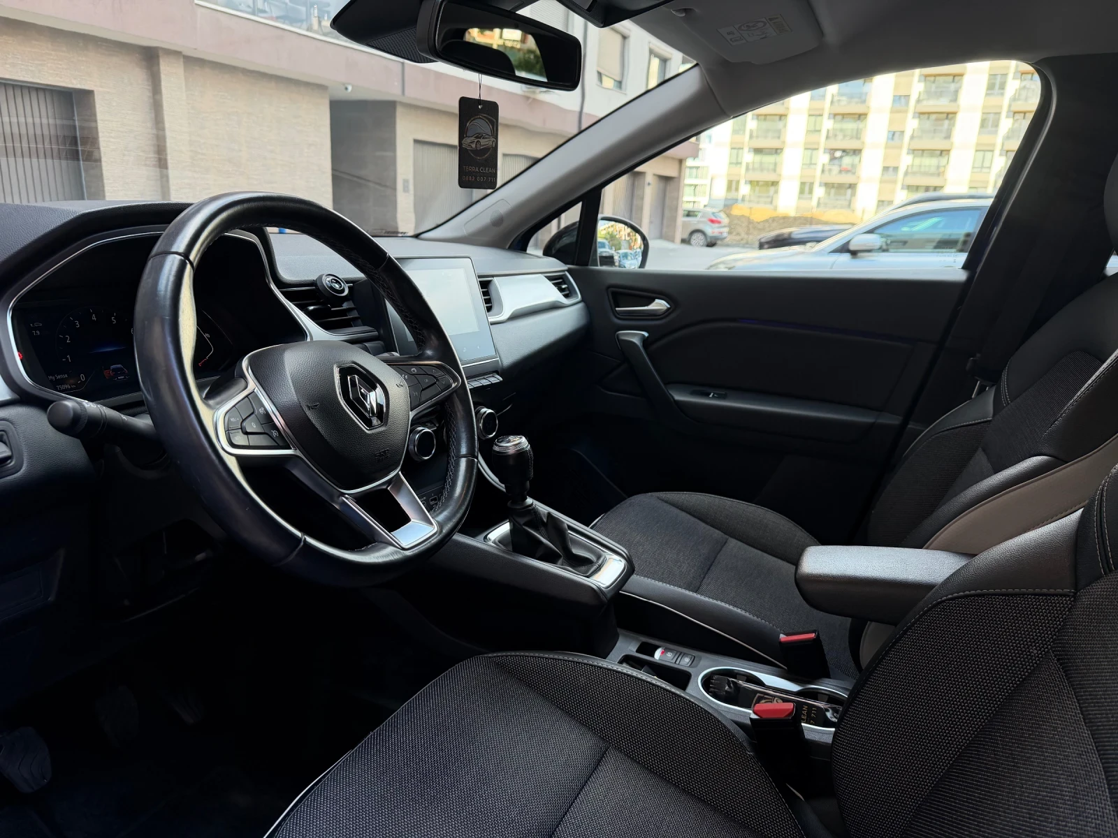 Renault Captur, снимка 13 - Автомобили и джипове - 54402223