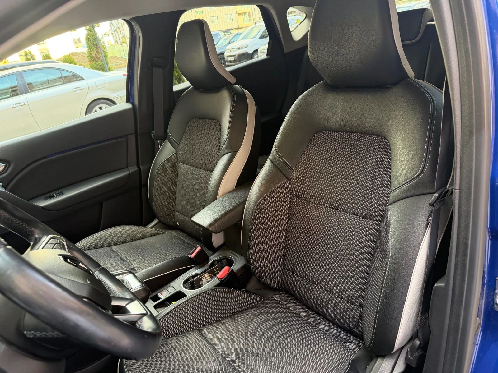 Renault Captur, снимка 11 - Автомобили и джипове - 54402223