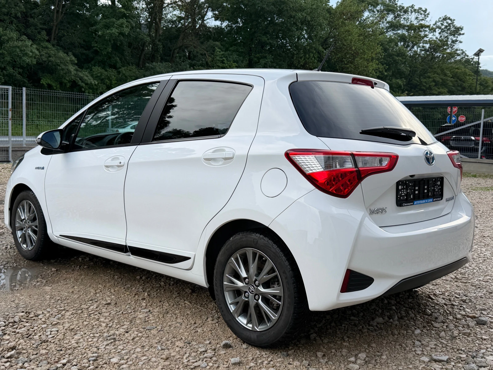 Toyota Yaris 1.5BENZIN* HYBRID* FACE* 31063KM, снимка 4 - Автомобили и джипове - 54649626
