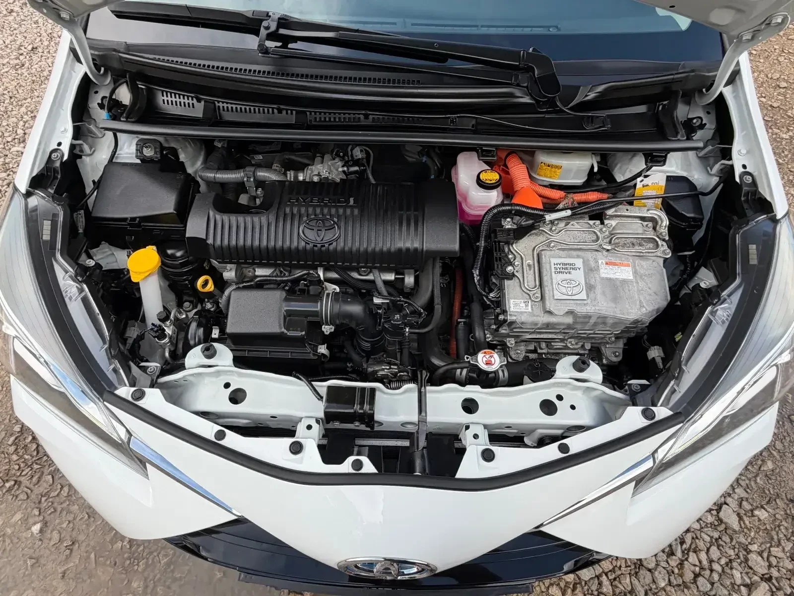 Toyota Yaris 1.5BENZIN* HYBRID* FACE* 31063KM, снимка 17 - Автомобили и джипове - 54649626