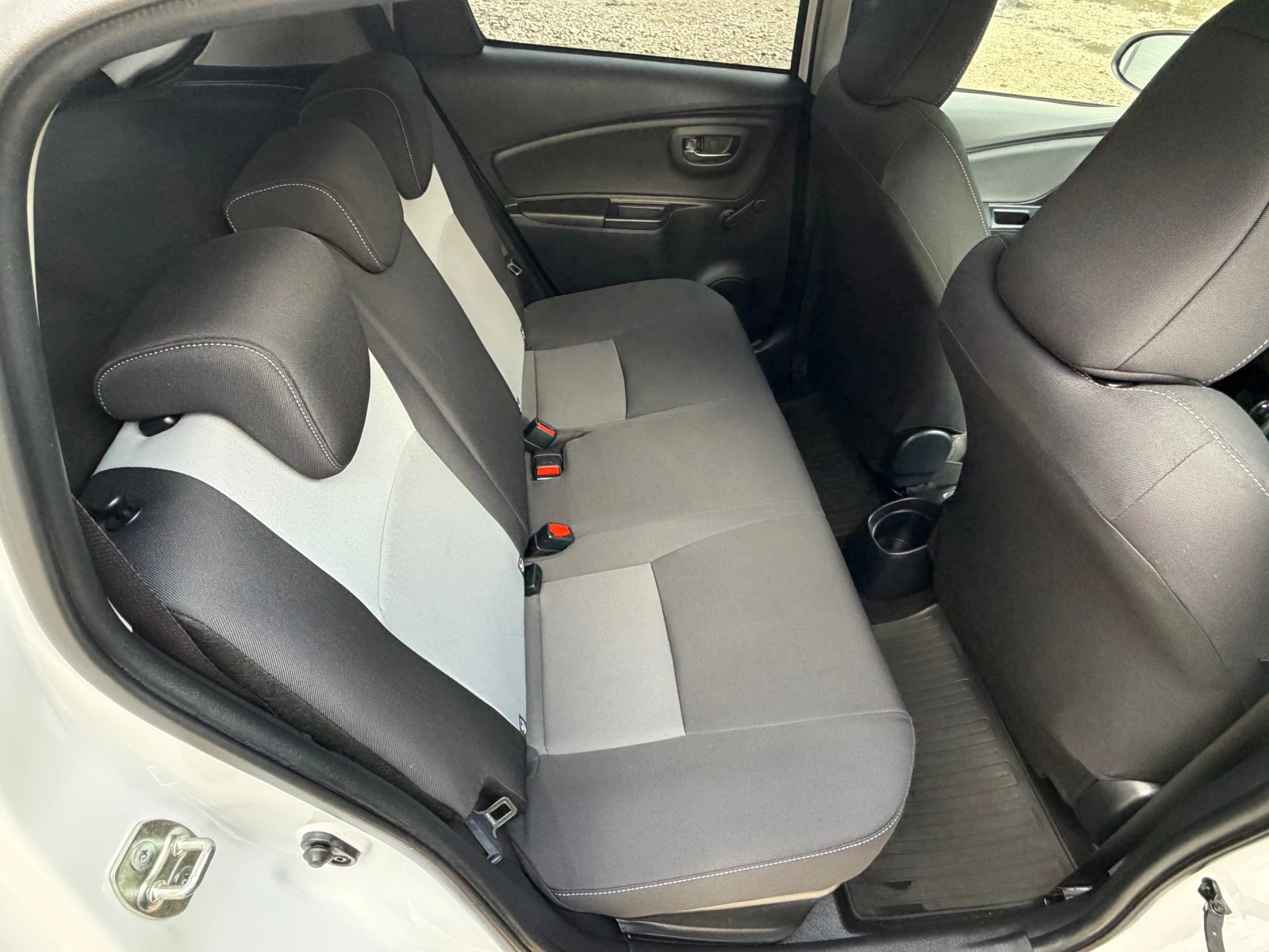 Toyota Yaris 1.5BENZIN* HYBRID* FACE* 31063KM, снимка 8 - Автомобили и джипове - 54649626