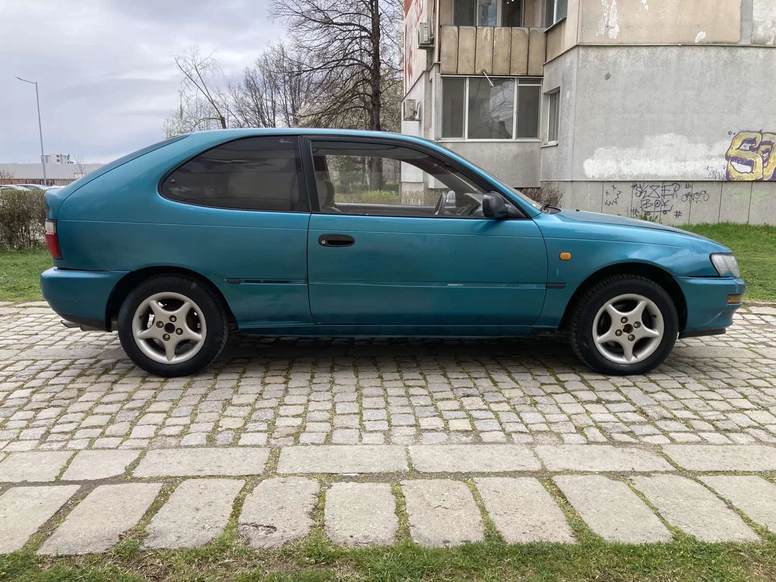 Toyota Corolla 1.3, снимка 8 - Автомобили и джипове - 54750685