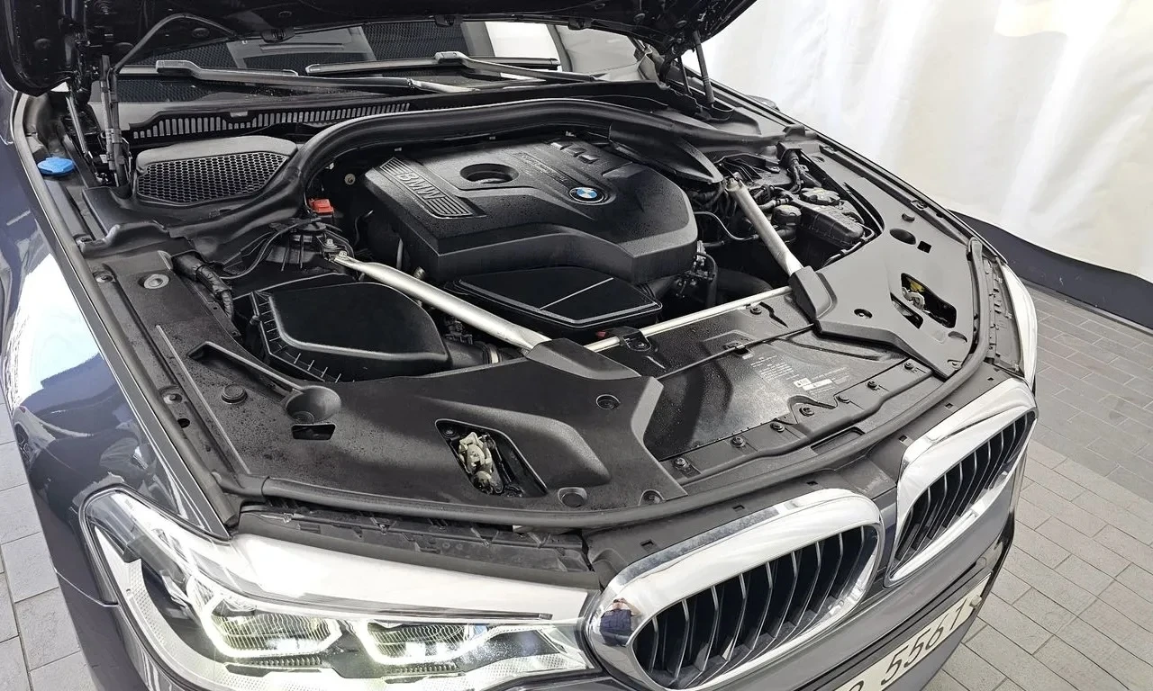 BMW 530 xDrive M Sport HeadUp* DisiTron, снимка 5 - Автомобили и джипове - 54959122