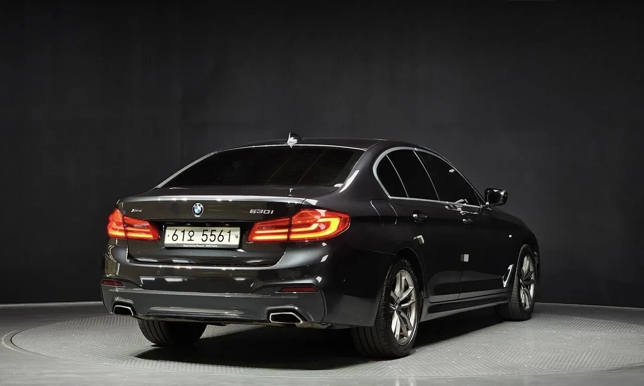 BMW 530 xDrive M Sport HeadUp* DisiTron, снимка 2 - Автомобили и джипове - 54959122