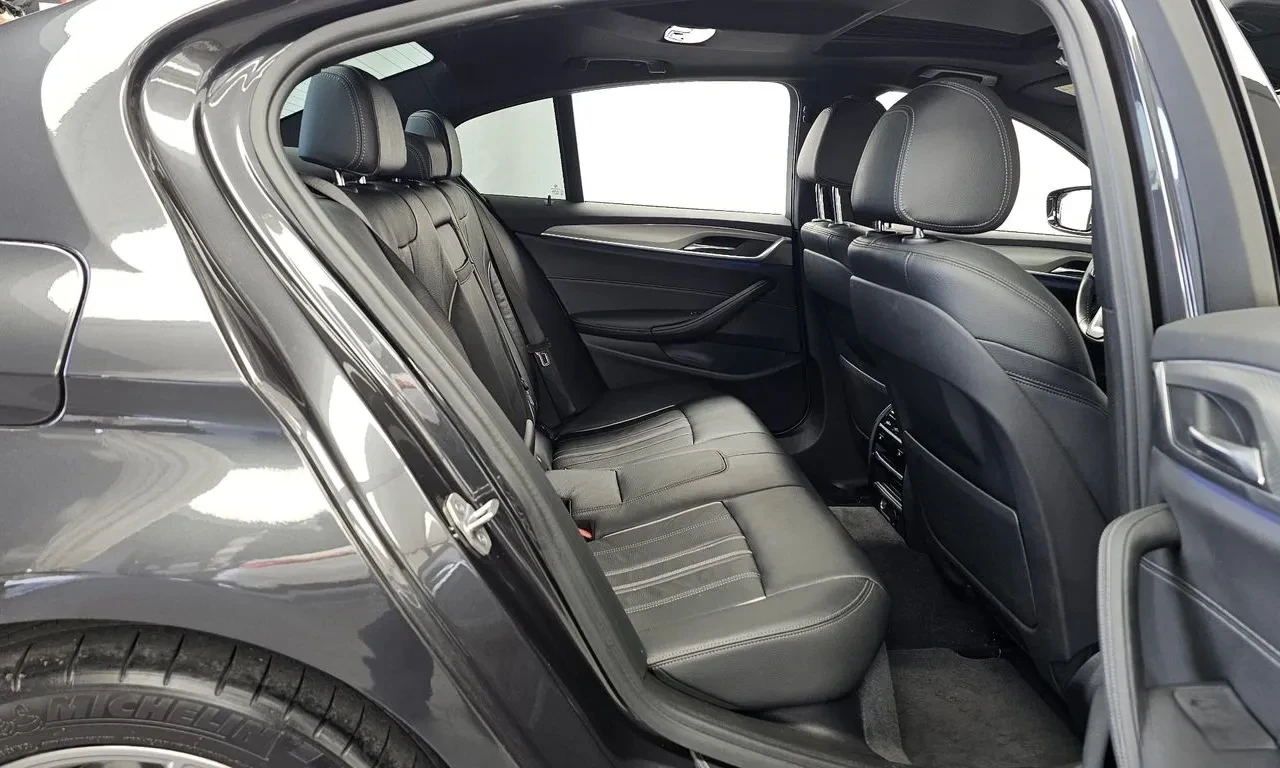 BMW 530 xDrive M Sport HeadUp* DisiTron, снимка 11 - Автомобили и джипове - 54959122