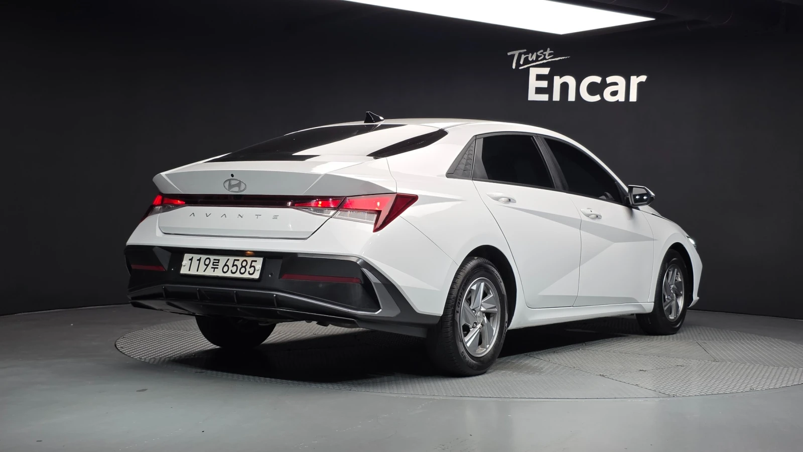 Hyundai Elantra 1.6, снимка 2 - Автомобили и джипове - 55752545