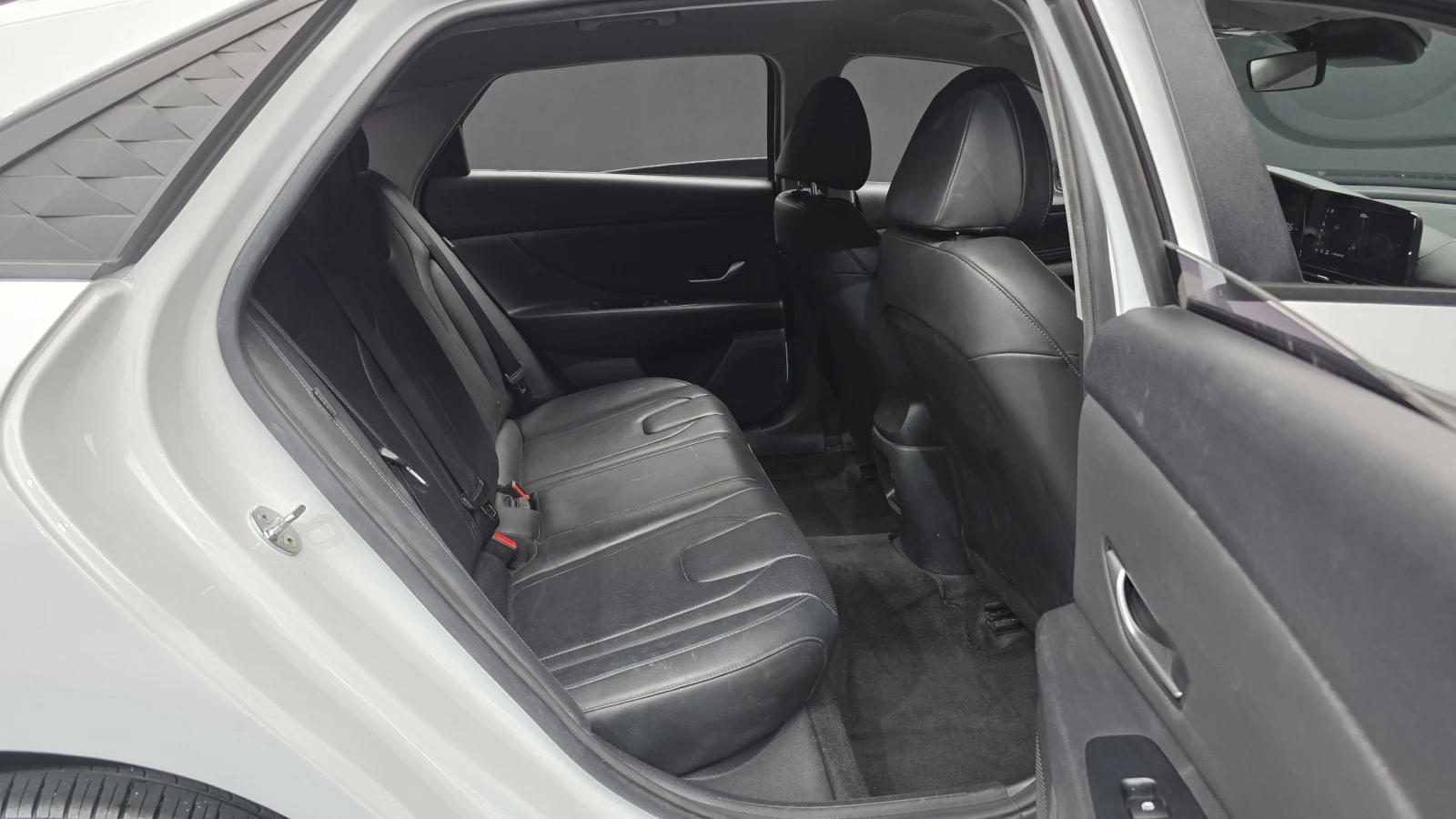 Hyundai Elantra 1.6, снимка 11 - Автомобили и джипове - 55752545