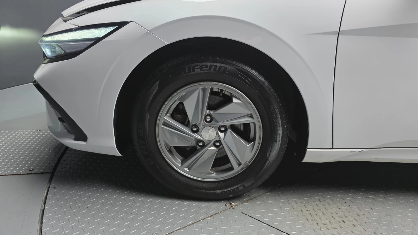 Hyundai Elantra 1.6, снимка 5 - Автомобили и джипове - 55752545