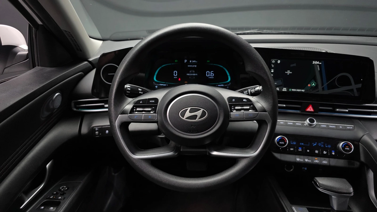 Hyundai Elantra 1.6, снимка 13 - Автомобили и джипове - 55752545