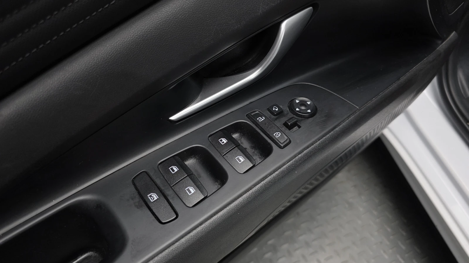 Hyundai Elantra 1.6, снимка 14 - Автомобили и джипове - 55752545