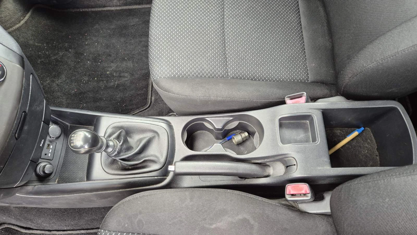 Hyundai I30 1.6 CRDi, снимка 15 - Автомобили и джипове - 56304613