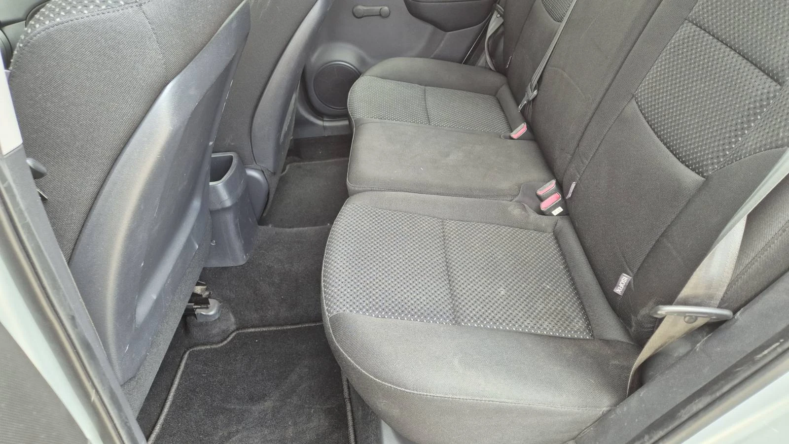 Hyundai I30 1.6 CRDi, снимка 16 - Автомобили и джипове - 56304613