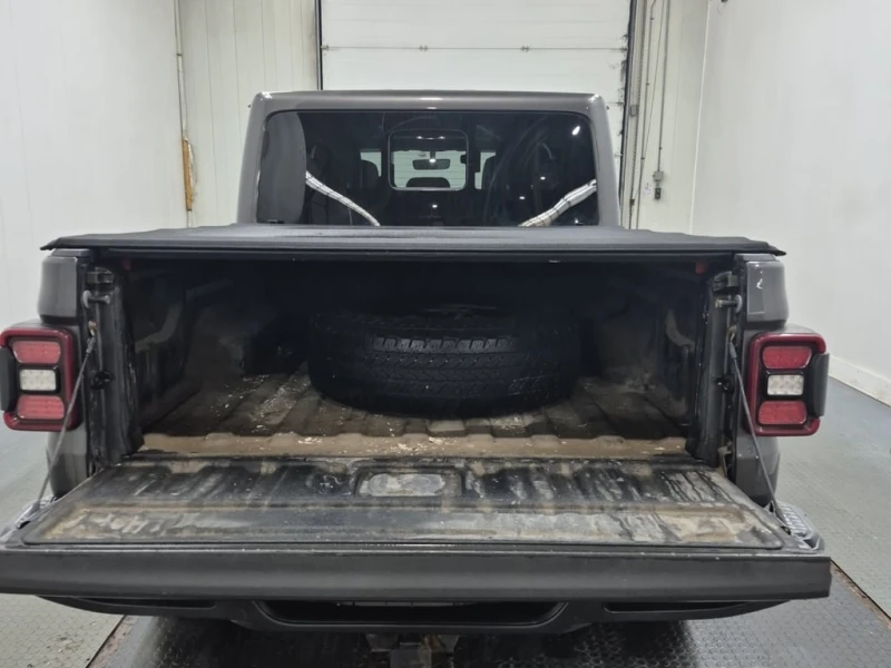 Jeep Gladiator * OVERLAND CREW CAB SHORT BED * CARFAX * , снимка 16 - Автомобили и джипове - 53459573