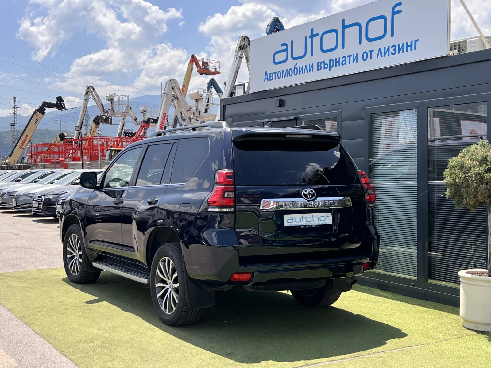 Toyota Land cruiser LUXURY PREMIUM/2.8D/177K.C./6AT - изображение 3