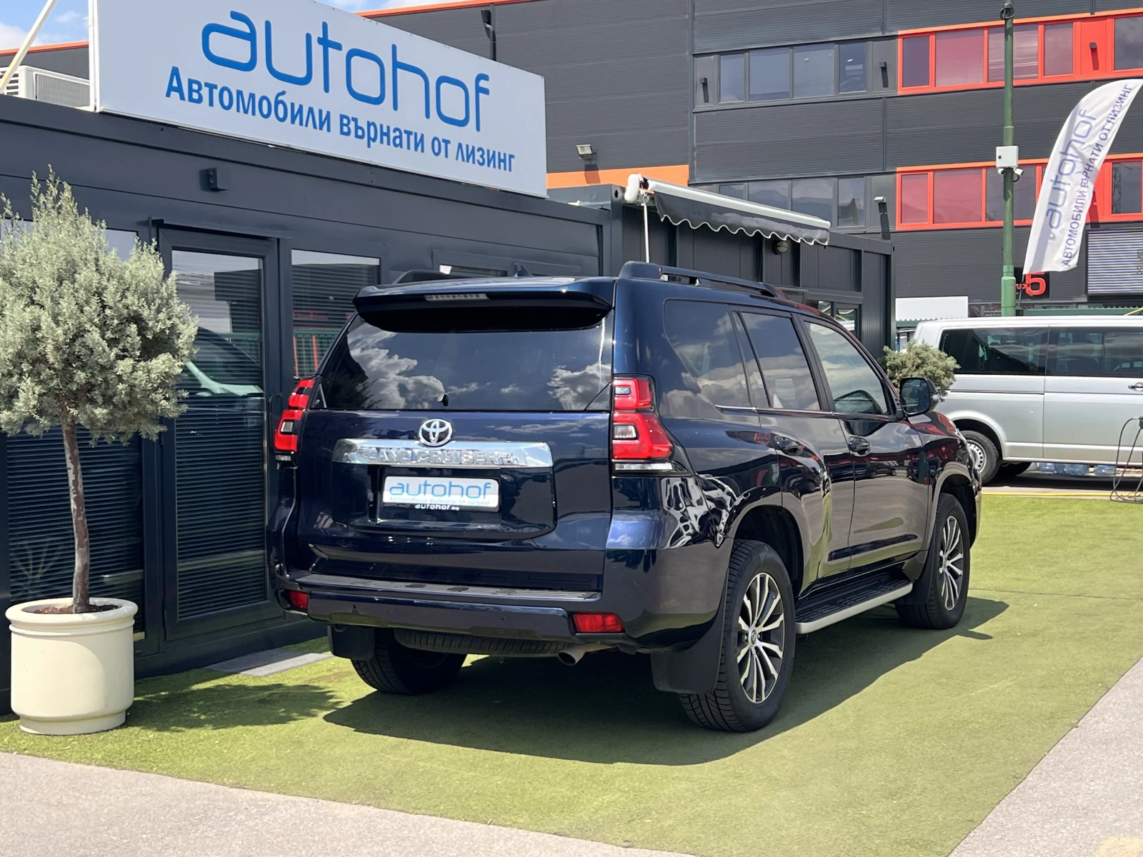 Toyota Land cruiser LUXURY PREMIUM/2.8D/177K.C./6AT - изображение 4