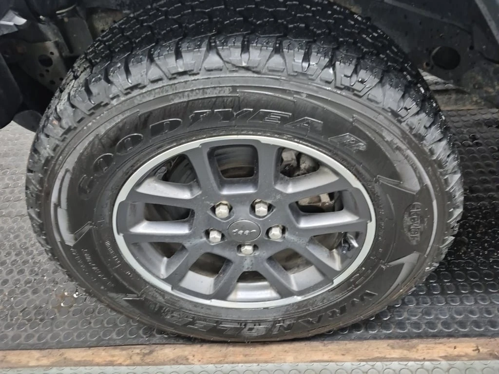 Jeep Gladiator * OVERLAND CREW CAB SHORT BED * CARFAX *  | Mobile.bg � ����������� 17