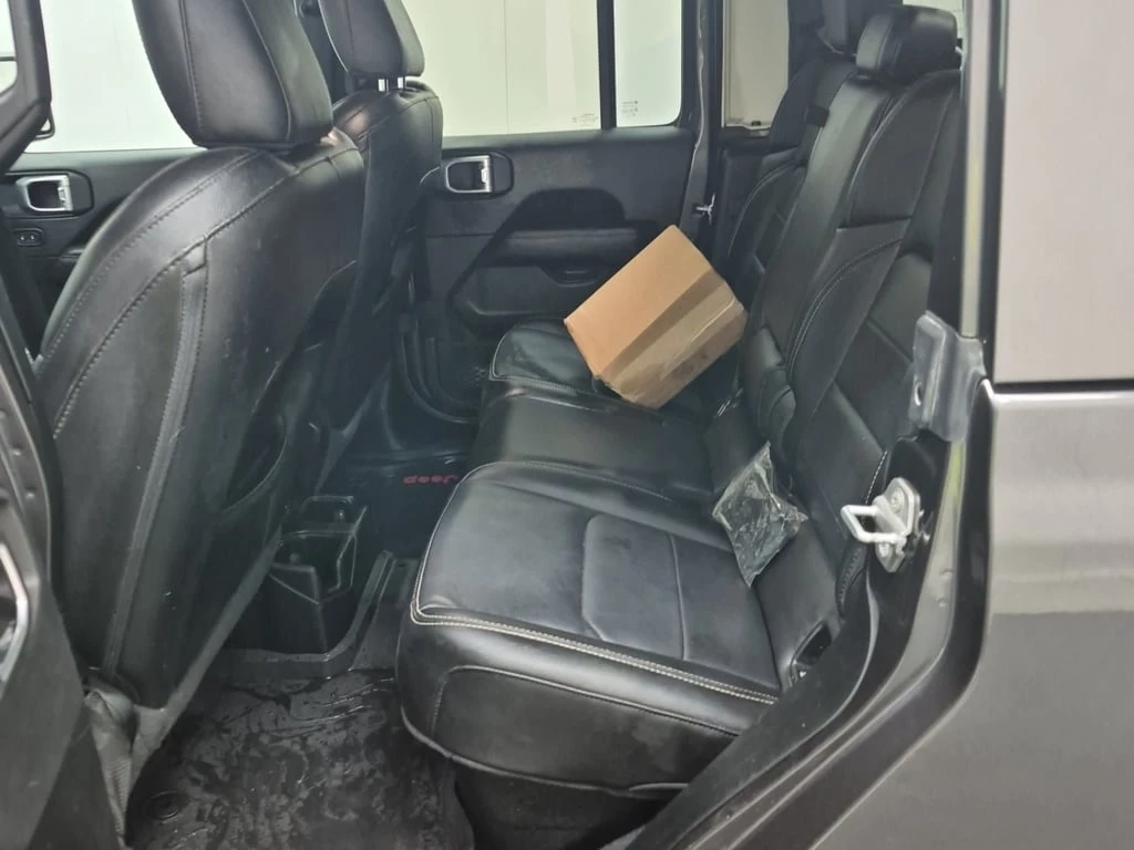 Jeep Gladiator * OVERLAND CREW CAB SHORT BED * CARFAX *  | Mobile.bg � ����������� 12