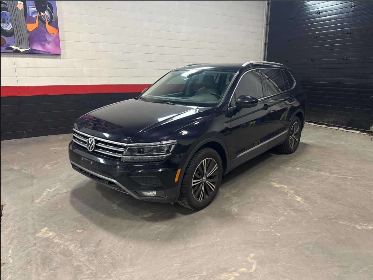 VW Tiguan HighLine* Камера* м.Точки* Кожа* ПЪЛНА СЕРВИЗНА* , снимка 2 - Автомобили и джипове - 54681202