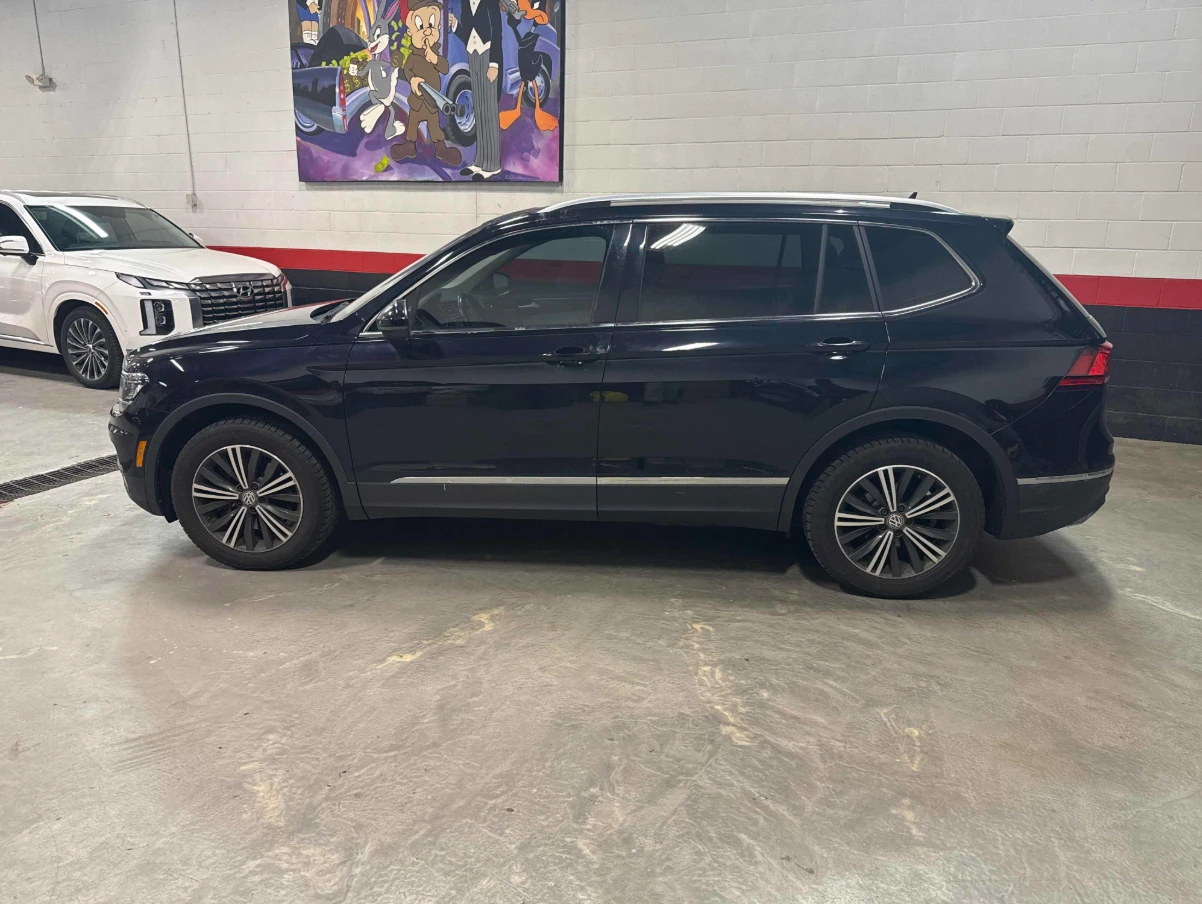 VW Tiguan HighLine* Камера* м.Точки* Кожа* ПЪЛНА СЕРВИЗНА* , снимка 3 - Автомобили и джипове - 54681202