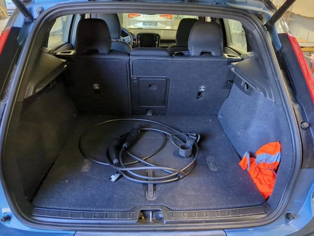 Volvo XC40 Electric , снимка 11 - Автомобили и джипове - 55052150