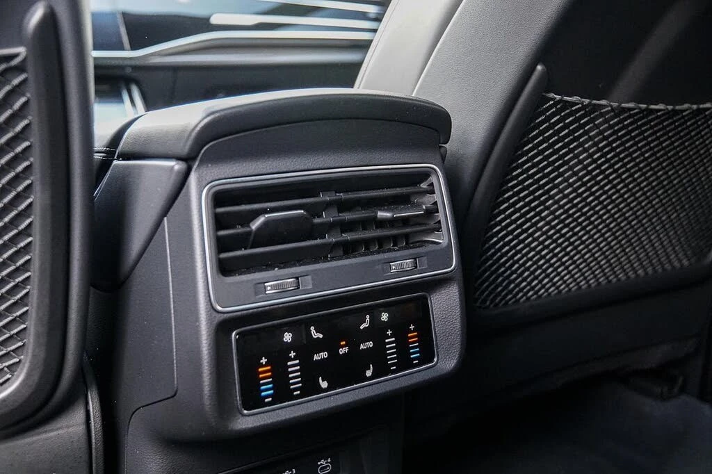 Audi SQ7 * Quattro* ПАНО* KEYLESS* Camera* ПОДГРЕВ* 360* , снимка 12 - Автомобили и джипове - 55624709