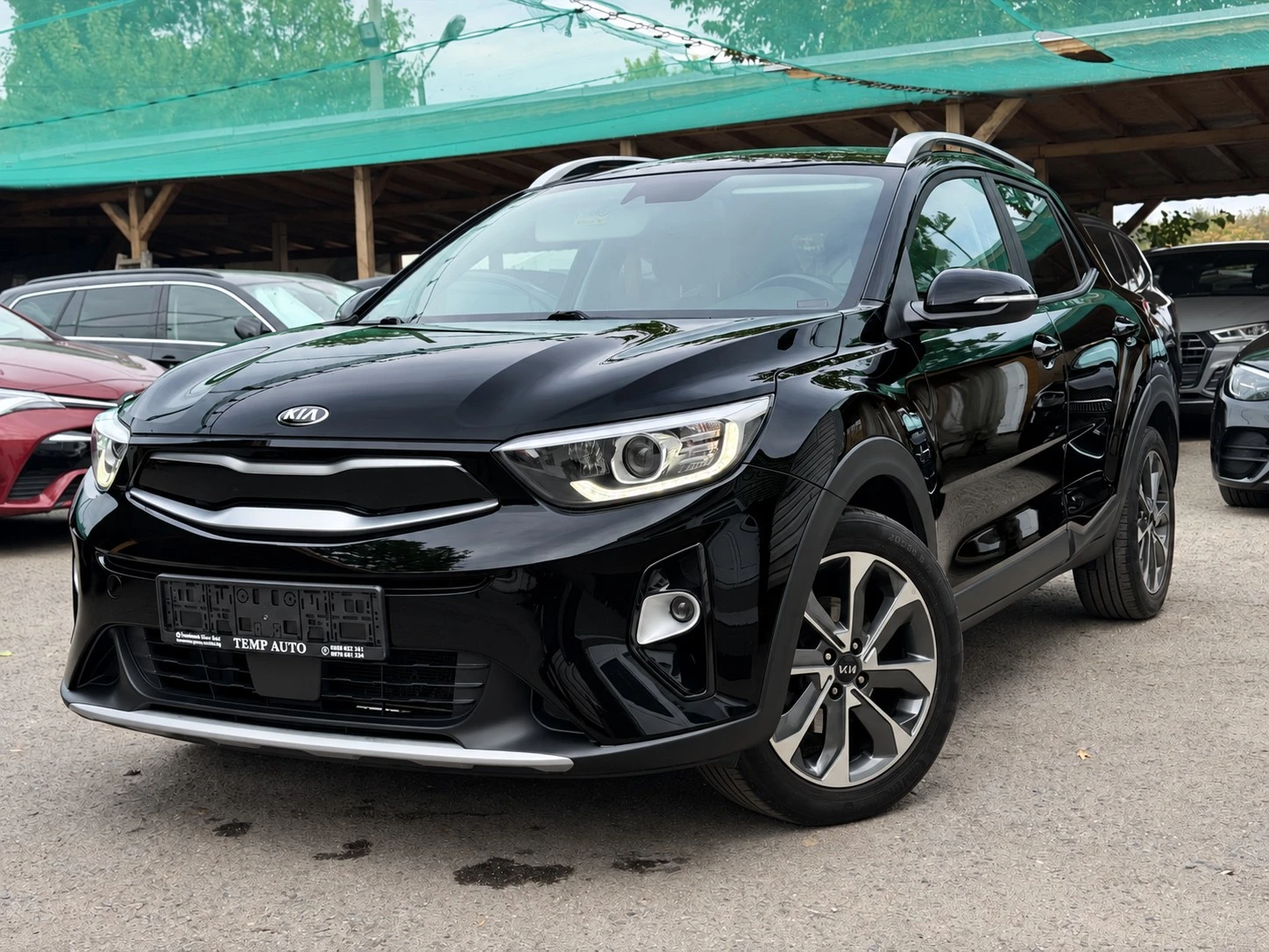 Kia Stonic 1.4MPI* 100к.с.* С ПЪЛНА СЕРВИЗНА ИСТОРИЯ В KIA