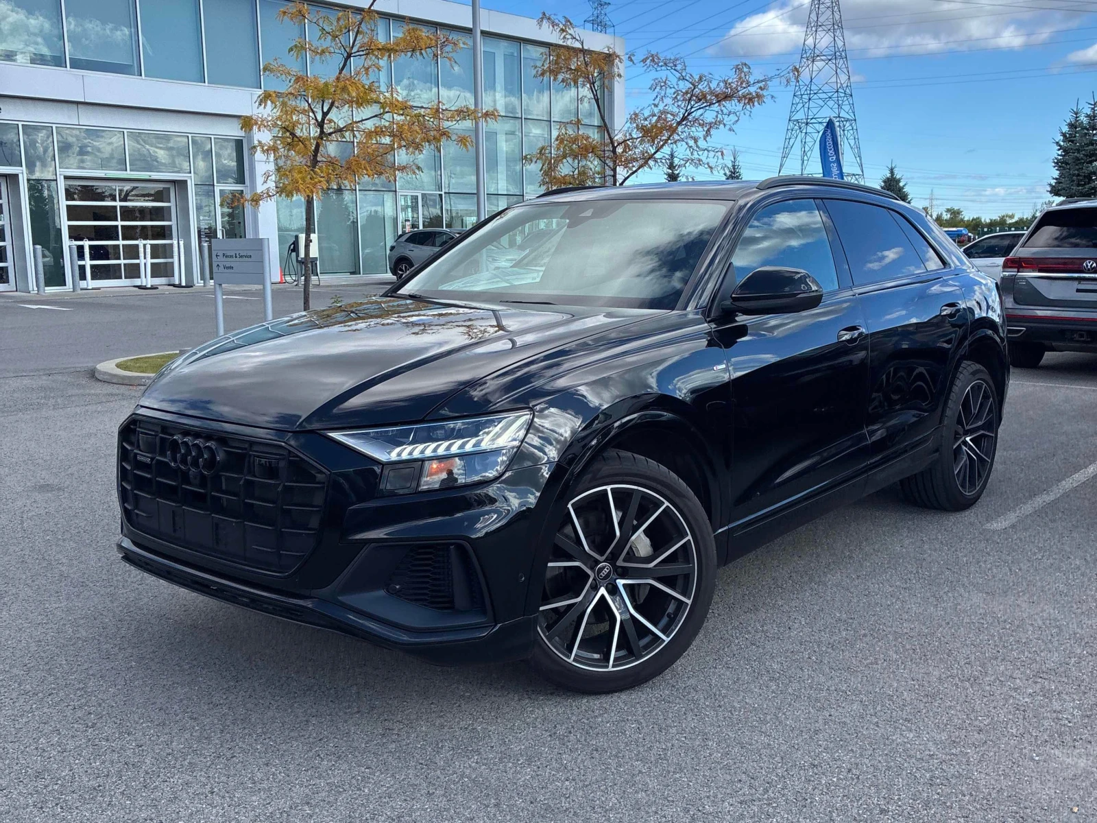 Audi Q8 / ДИСТРОНИК / 360 / ПАНО / ОТ ПРЕДСТАВИТЕЛСТВО , снимка 17 - Автомобили и джипове - 56137250