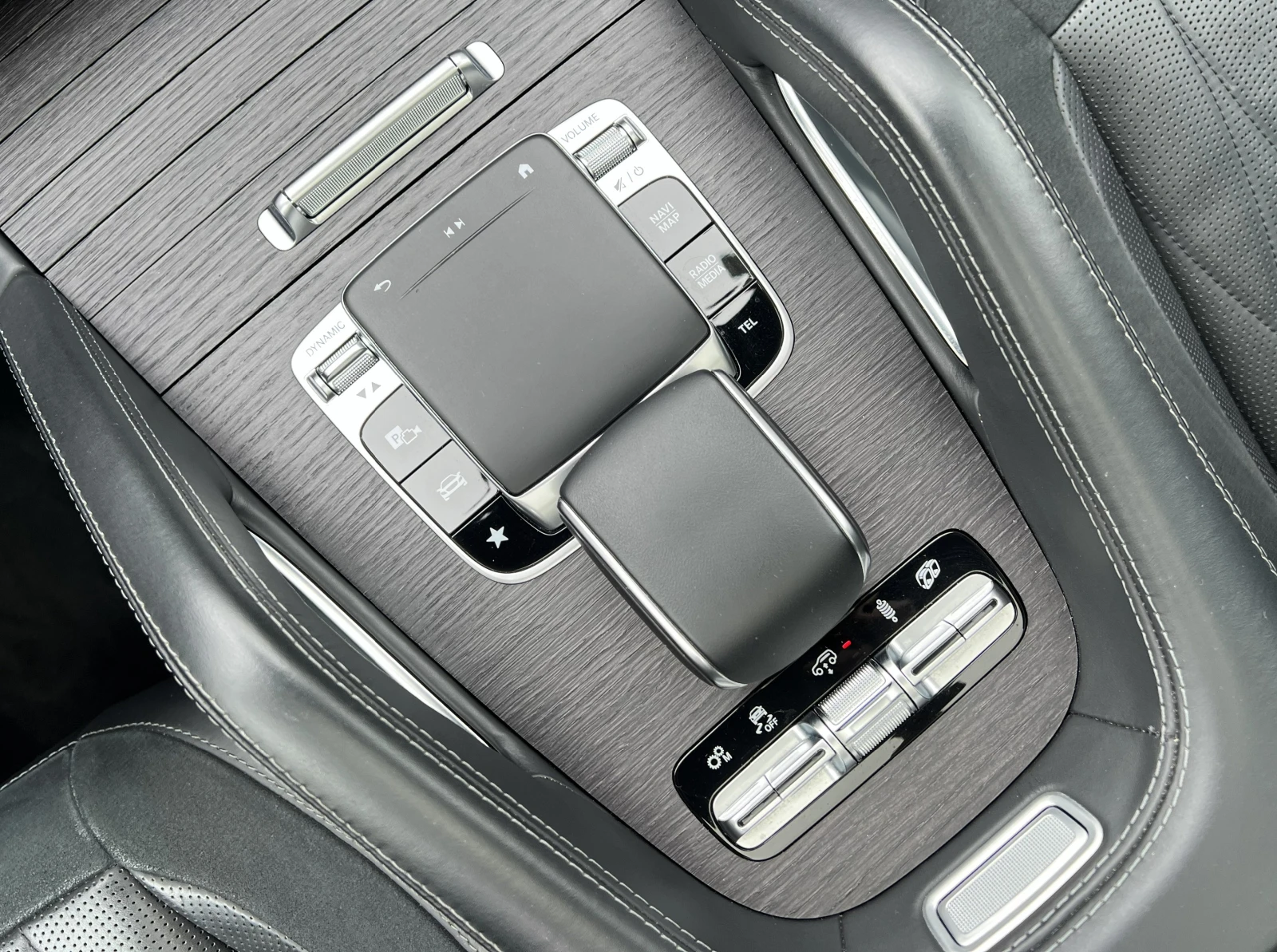 Mercedes-Benz GLE 53 4MATIC TRACK PACE / HUD / PANO / MULTIBEAM / BURM / 360 /, снимка 13 - Автомобили и джипове - 56222626