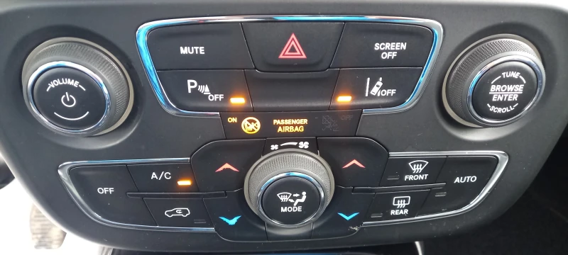 Jeep Compass FULL LIMITED ИЗКЛЮЧИТЕЛН СЕРВИ КНИЖК УНИКТ ОБСЛУЖН, снимка 13 - Автомобили и джипове - 22214727