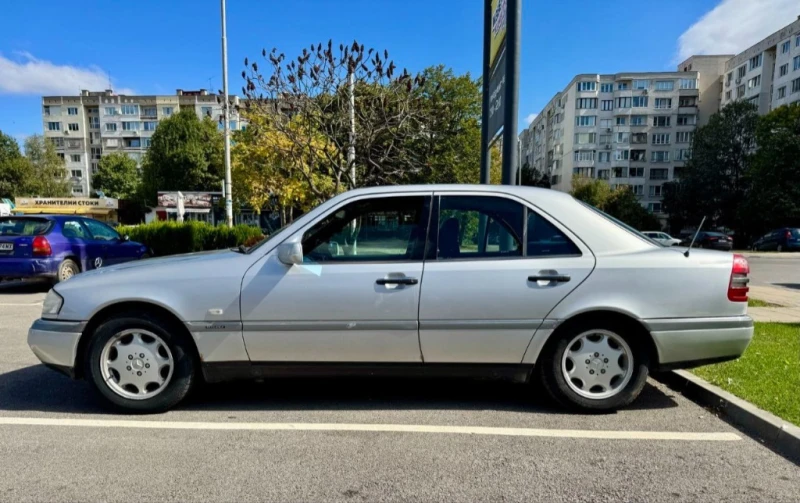 Mercedes-Benz C 180, снимка 3 - Автомобили и джипове - 47468883