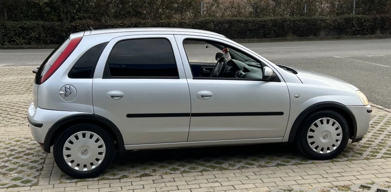 Opel Corsa 1.2i 2006г Фейслифт, снимка 5 - Автомобили и джипове - 48130926