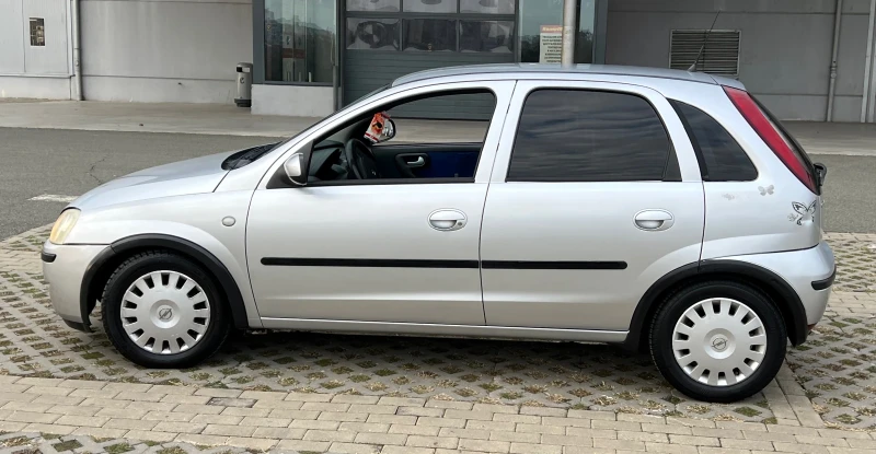 Opel Corsa 1.2i 2006г Фейслифт, снимка 4 - Автомобили и джипове - 48130926