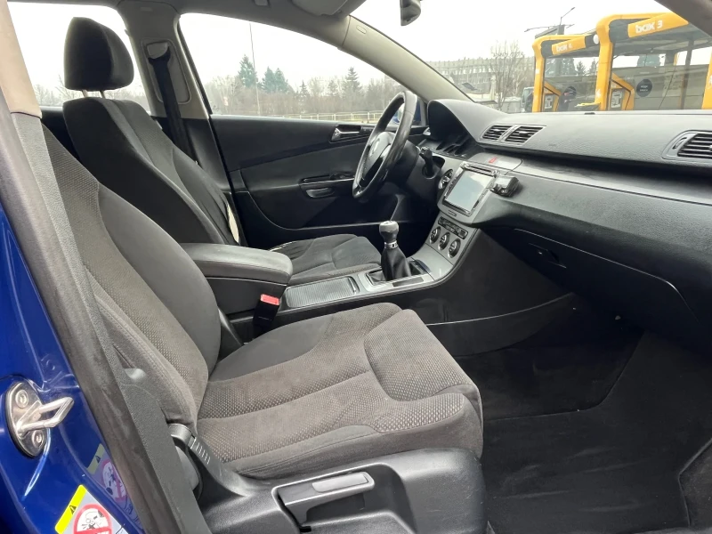 VW Passat 2.0 TDI, снимка 11 - Автомобили и джипове - 48612897