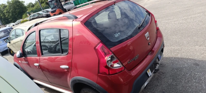 Dacia Sandero Stepway 1.5 DCi, снимка 3 - Автомобили и джипове - 49651096